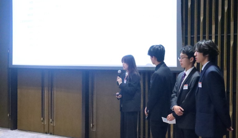 Research presentation scene about Shantao
